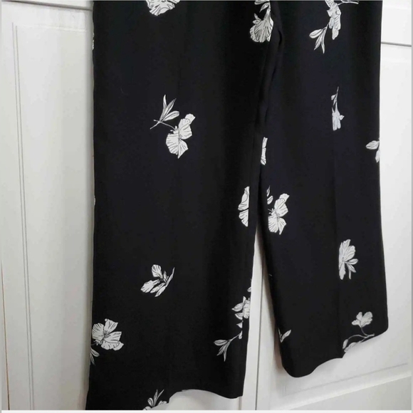 Vince Camuto Tossed Flowers Black White Floral printed Elbow Sleeve Jumpsuit 14 - Picture 11 of 15